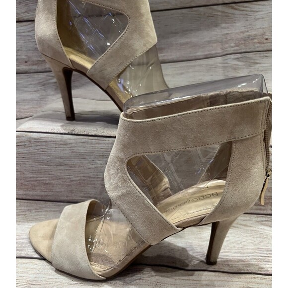 BCBGenerations Ivory Pumps, 5" Heel, 1" Platform, Zipper Back Size 8 - Picture 3 of 9
